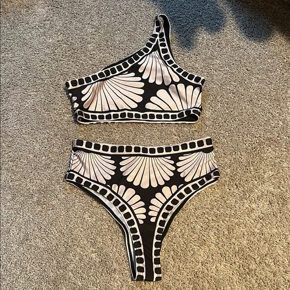 SHEIN Black and Cream One-Shoulder Bikini - Picture 1 of 2